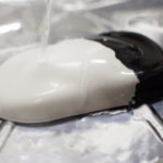 白から黒にカラーが変色するサーモクロミック